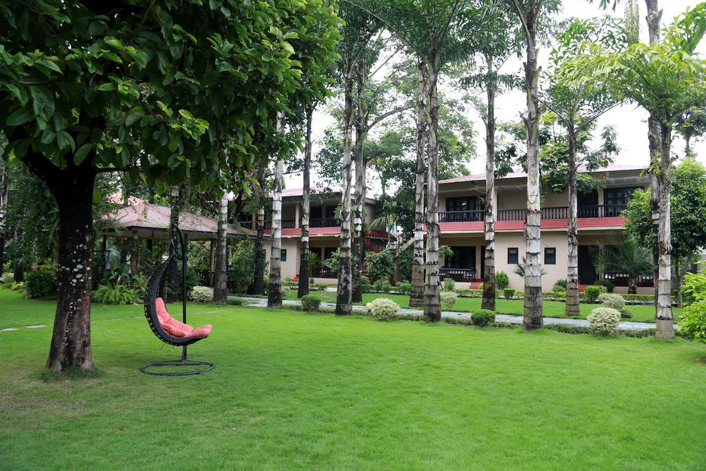 Hotel Parkland Sauraha Eksteriør billede